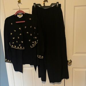 Black Embroidered 2-Piece Set vintage 80s 100% silk Diane Von Furstenberg small